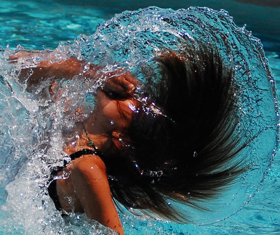 Julie_in_pool