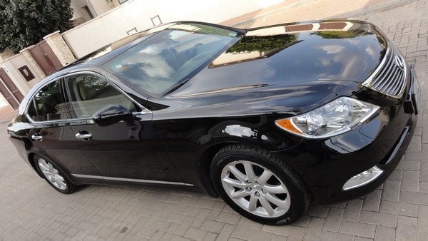 Lexus LS 460 Black polish, wax, detailing by Sharkpolitur