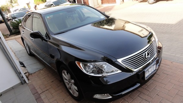 Lexus LS 460 Black polish, wax, detailing by Sharkpolitur