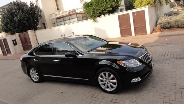 Lexus LS 460 Black polish, wax, detailing by Sharkpolitur