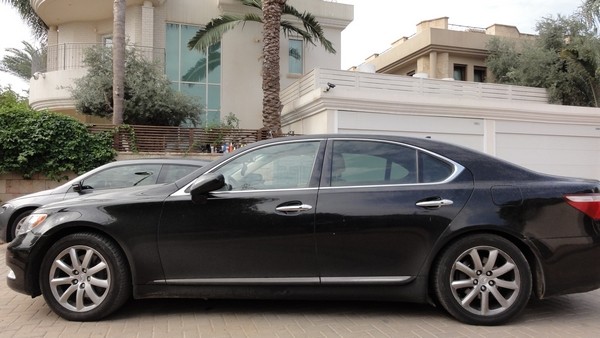 Lexus LS 460 Black polish, wax, detailing by Sharkpolitur