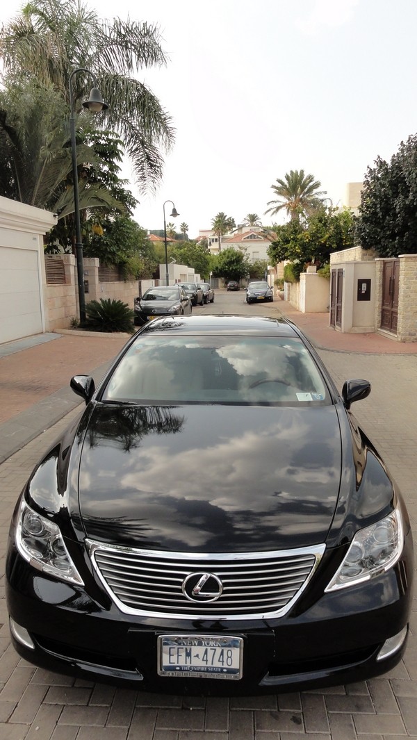 Lexus LS 460 Black polish, wax, detailing by Sharkpolitur
