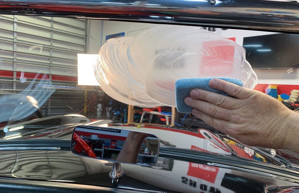 Machine Sanding Polishing Glass Windshields Mike Phillips