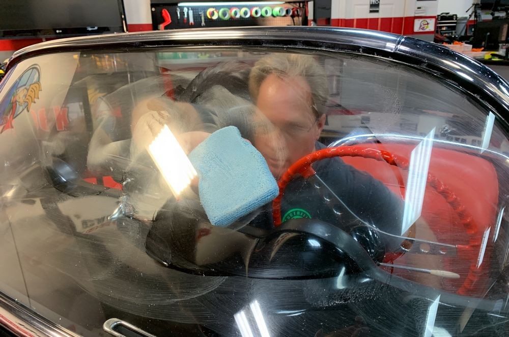 Machine Sanding Polishing Glass Windshields Mike Phillips