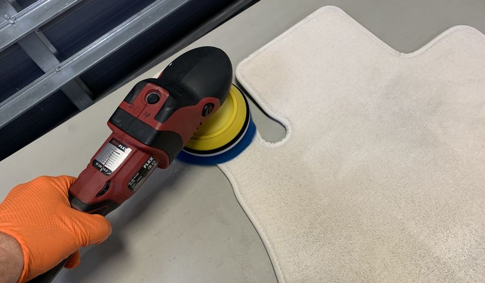 Machine Scrubbing Carpets FLEX PE14 303 Mike Phillips