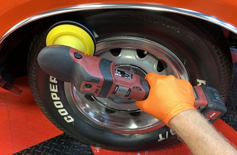 Machine Tire Scrubbing 1971 Charger Mike Phillips