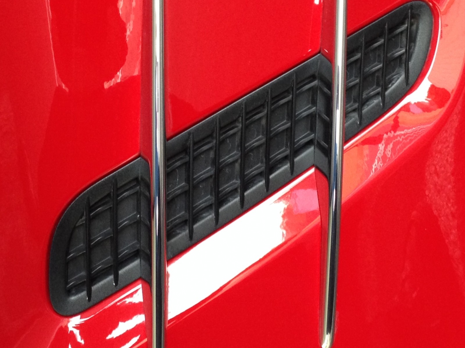 MB SL550 Side Skirt Accent Piece