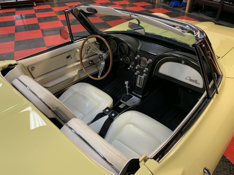 Mellow Yellow 2-door Chevy Dr. Beasleys Z1 Corrected Sealed 1965 Corvette