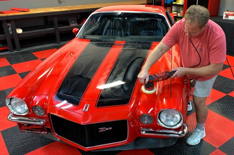 Mike Phillips using the Griots BOSS 15 Z28 Camaro