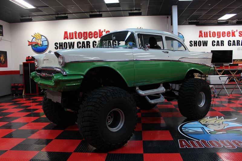 Monster 4x4 1957 Chevy Bel Air
