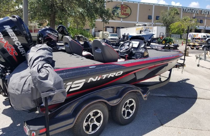 Nitro Bass Tracker Fishing Boat