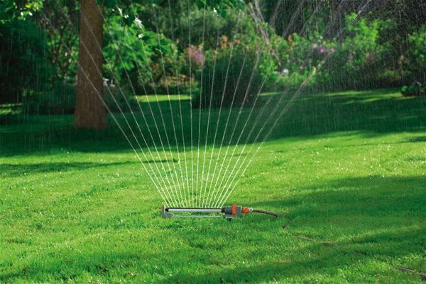 Oscillating Sprinkler to clean 4-wheel drive jeeps trucks
