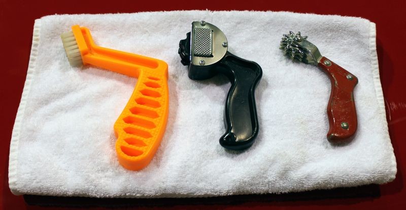 Pad Cleaning Spurs Brushes