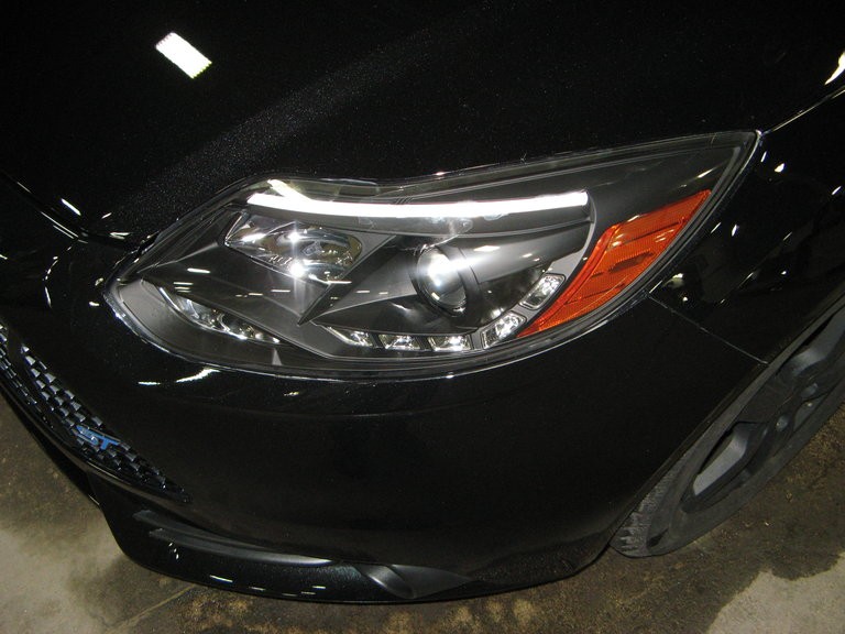 Pealing headlights left
