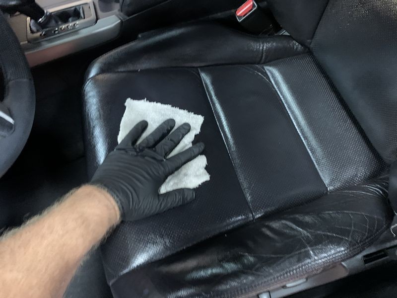 Review Letherique Leather Rejuvenator and Pristine Clean