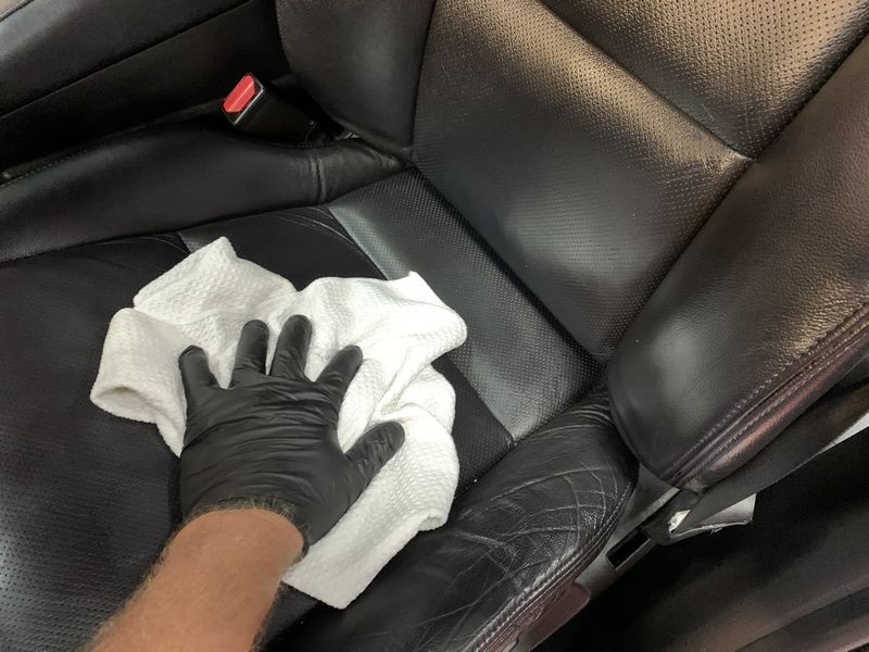 Review Letherique Leather Rejuvenator and Pristine Clean
