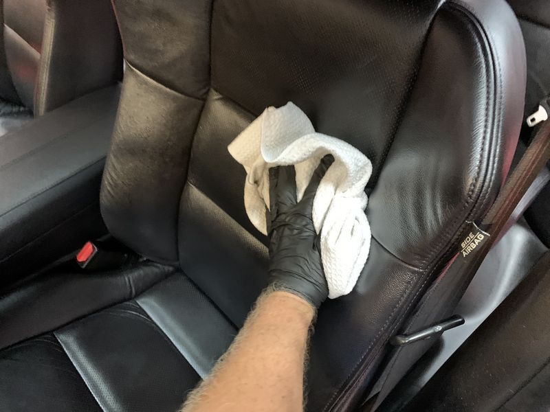 Review Letherique Leather Rejuvenator and Pristine Clean