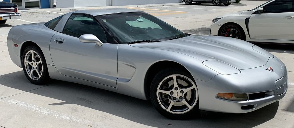 Silver_Corvette_01