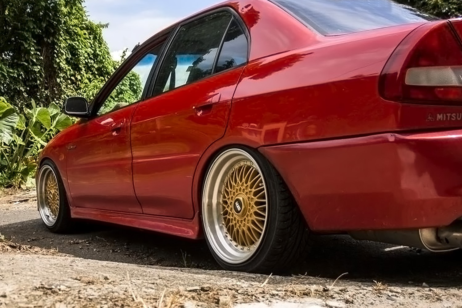 str606-gold-machined-lip-mitsubishi-mirage-2