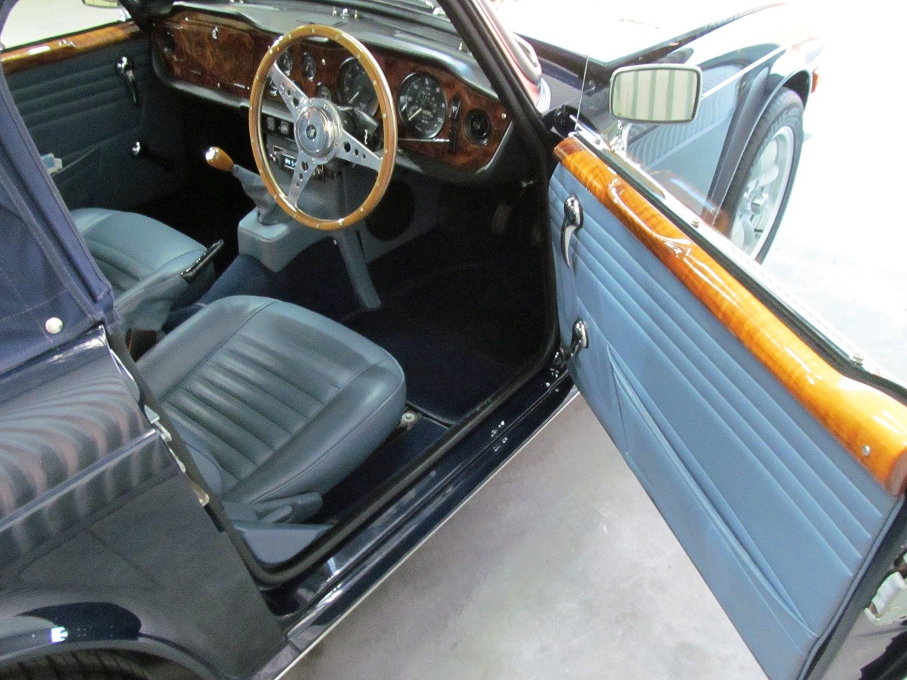 TR6_Interior_0077