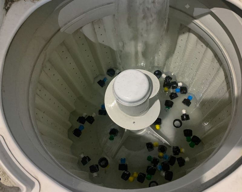 Washing RUPES self cleaningi bottle caps