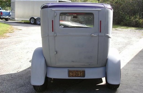 Wetsanding Class 1929 Ford Model A Sedan Delivery Streetrod