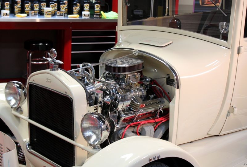 What's in the Garage TV Show with Mike Phillips at Autogeek.net