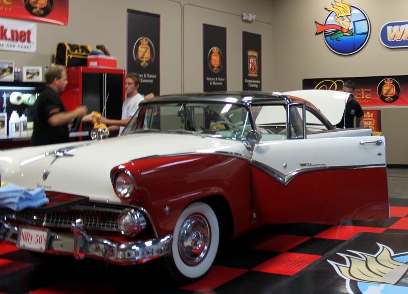 What's in the Garage TV Show with Mike Phillips at Autogeek.net