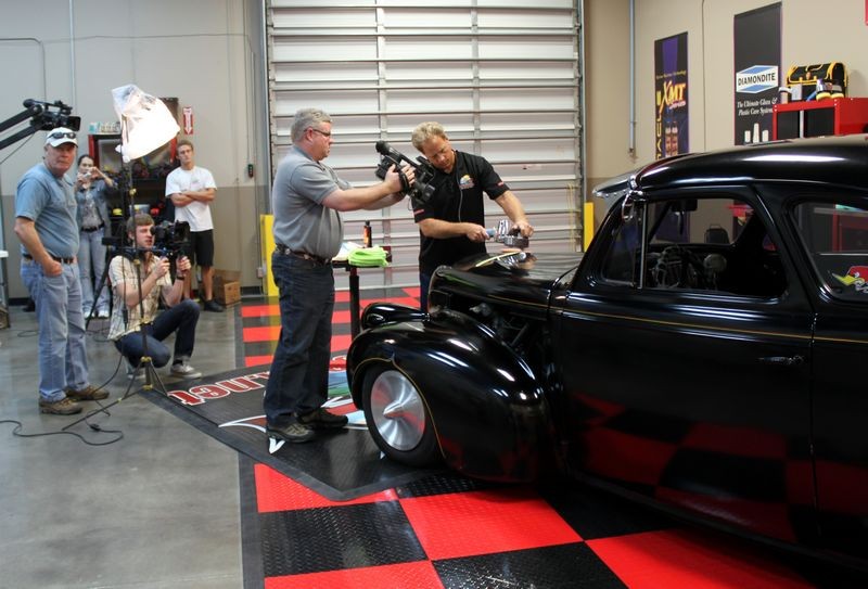 What's in the Garage TV Show with Mike Phillips at Autogeek.net