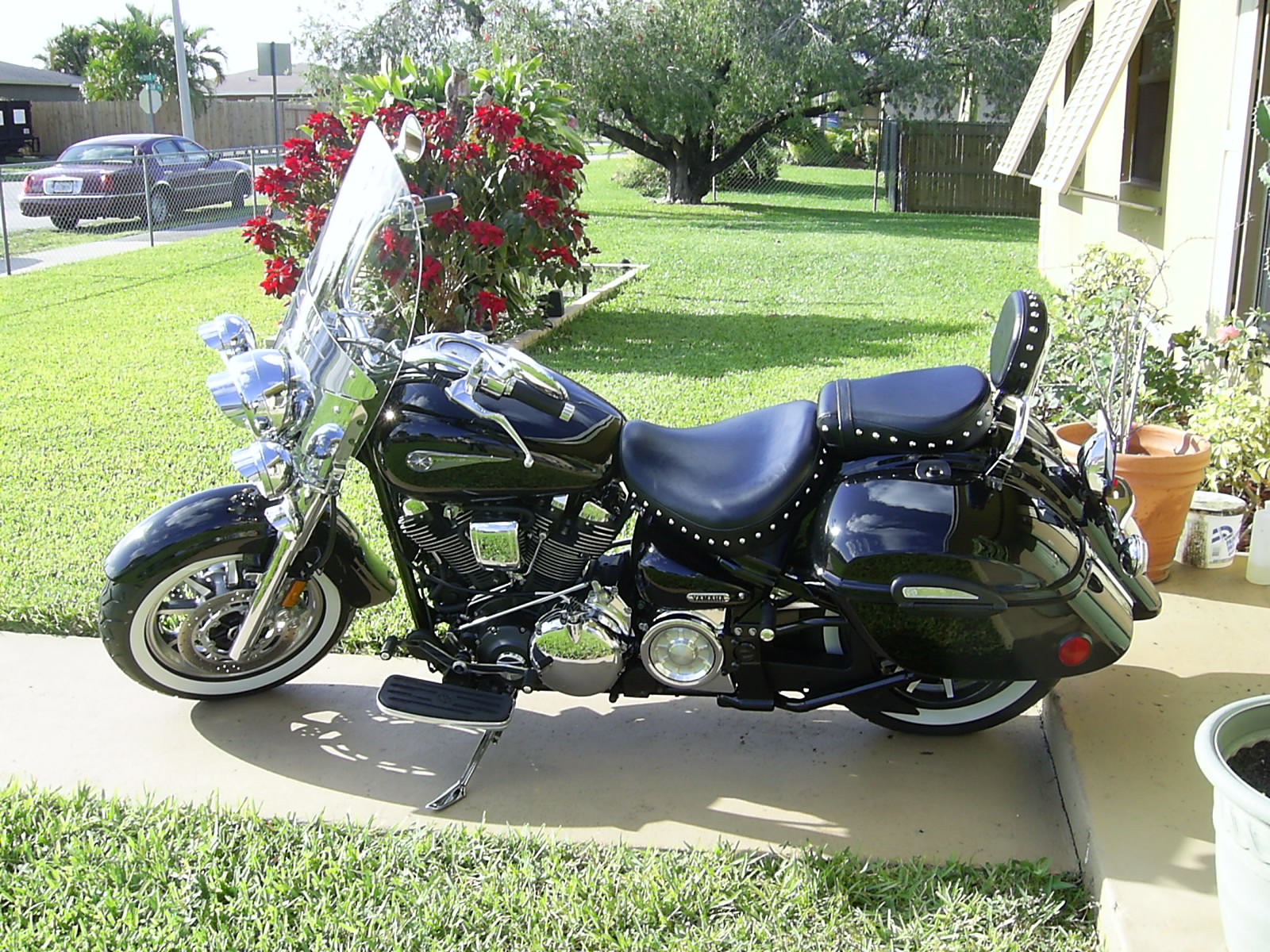 Yamaha_RoadStar_Midnight_Silverado_001